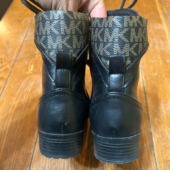 Michael Kors Reggie Size 2 Girls Youth Black Combat Lace Up Boots - Picture 7 of 8